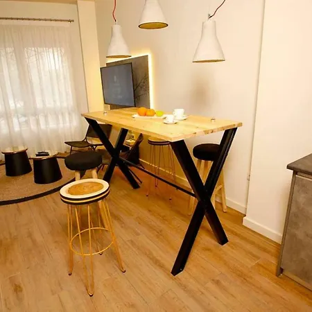 Apartment The Wall - New *